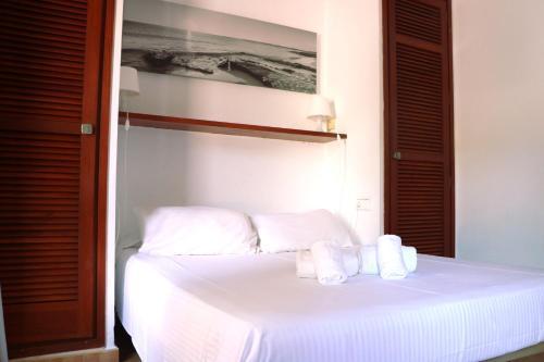 Apartamentos Club Cala Azul Sant Carles de Peralta Exterior foto