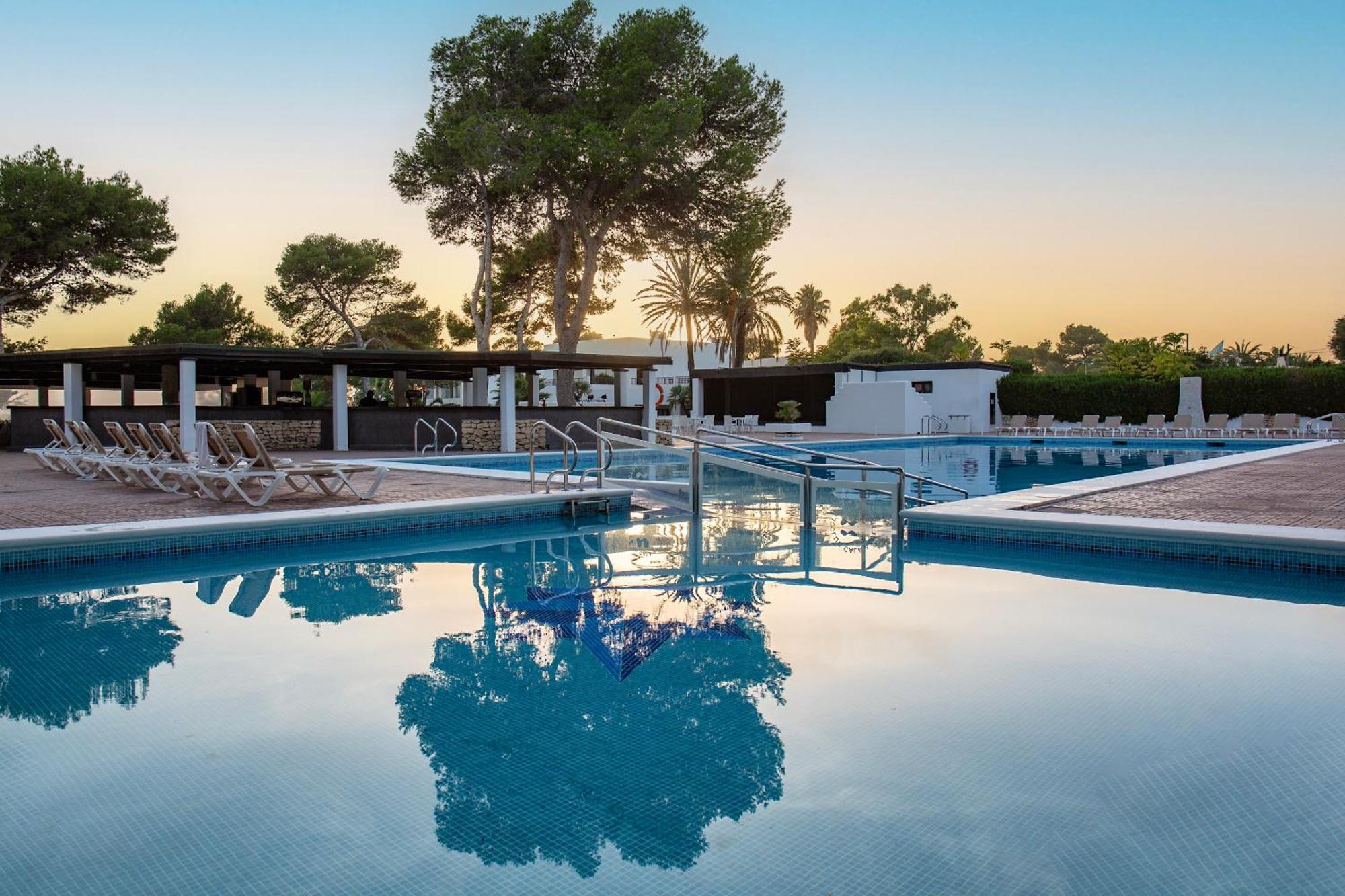 Apartamentos Club Cala Azul Sant Carles de Peralta Exterior foto